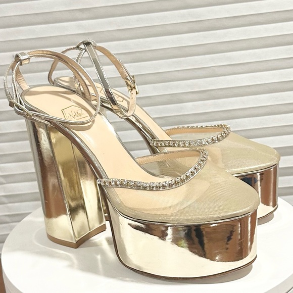 Elegant Silver Platform Heels - Picture 4 of 14